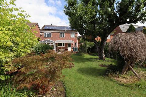 4 bedroom detached house for sale - Stonebridge Close, Marlborough, SN8 2AE