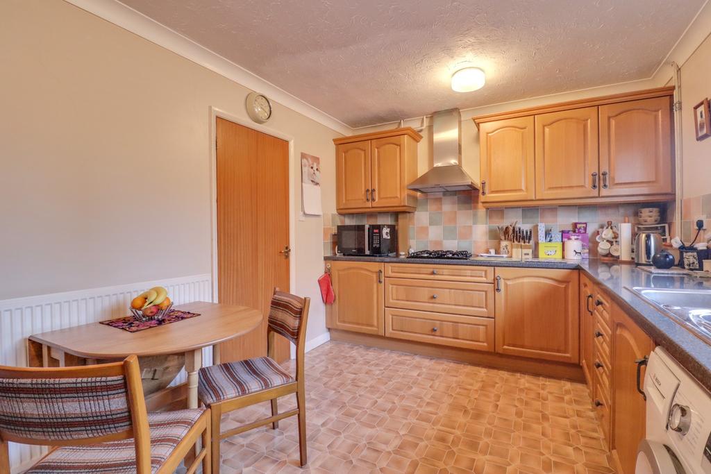 Weston Grove Road, Woolston 3 bed semidetached house £275,000