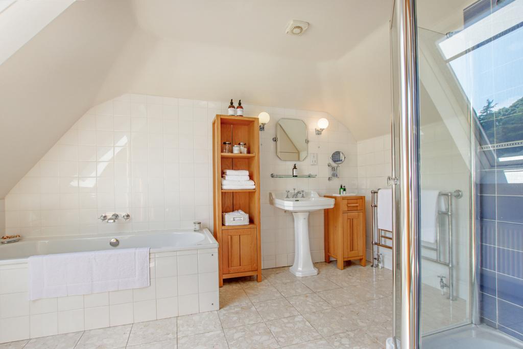 Main En Suite