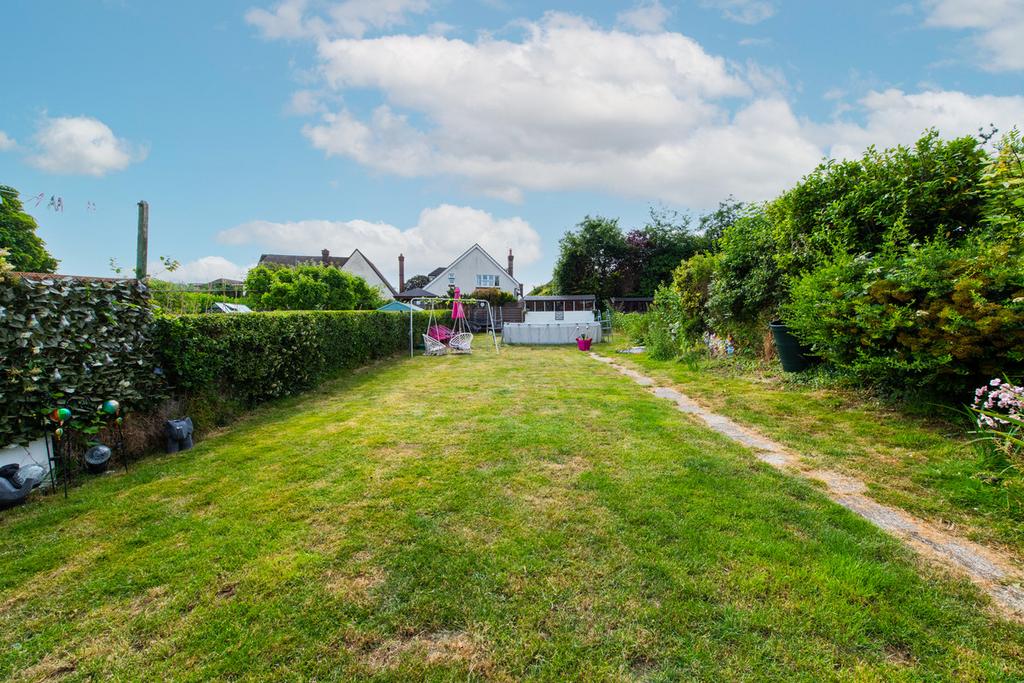 Queens Road, Rayleigh, SS6 4 bed detached house £475,000