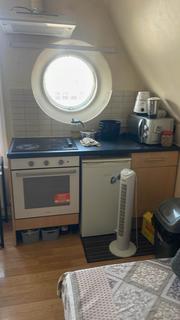 Studio to rent, High Street, Acton