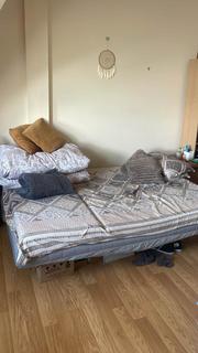 Studio to rent, High Street, Acton