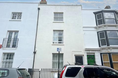1 bedroom maisonette to rent, Russell Square, Brighton BN1