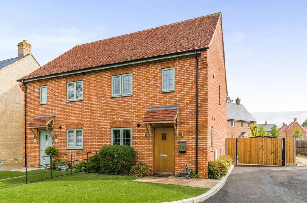 Swabey Lane, Cranfield, Bedford 2 bed semidetached house for sale £