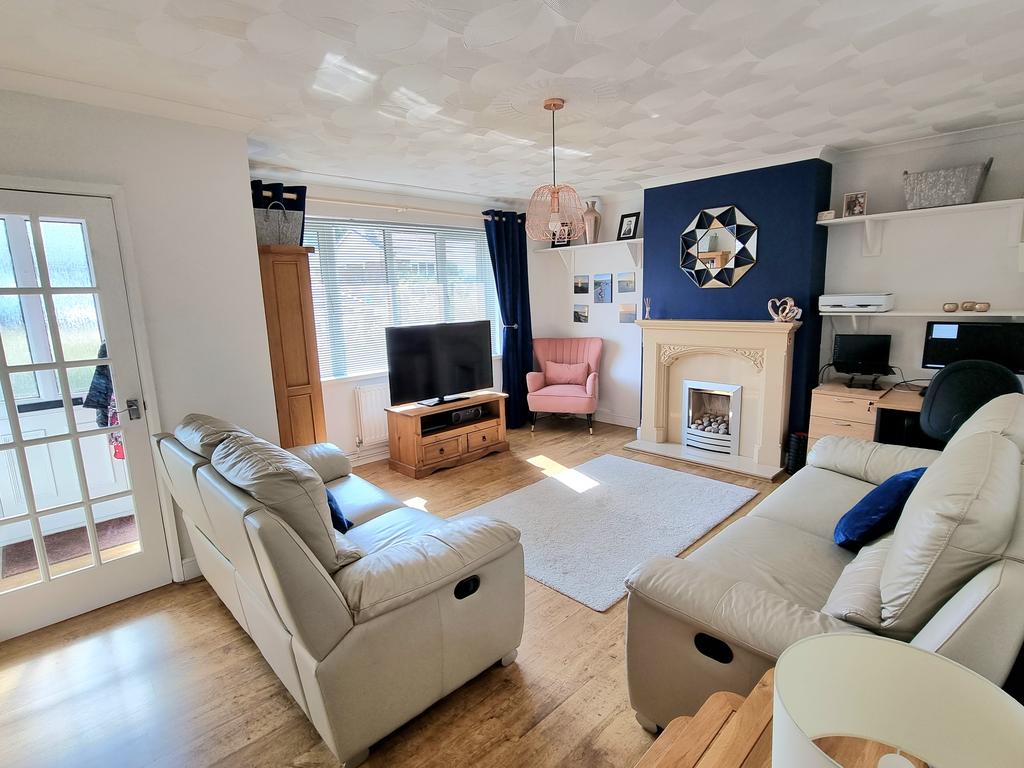 Waun Daniel, Rhos, Pontardawe, Swansea 3 bed detached house £260,000