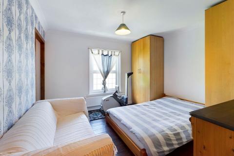 2, Mayfields Brighton Road, Kingswood, Tadworth, KT20 6QZ