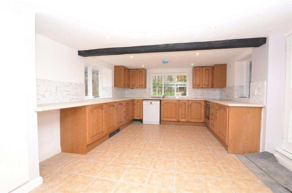 The Street, Wrecclesham, Farnham, Surrey, GU10 3 bed detached house to