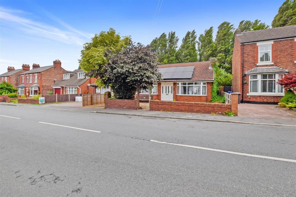 Sandy Lane, Runcorn 2 bed detached bungalow for sale £275,000