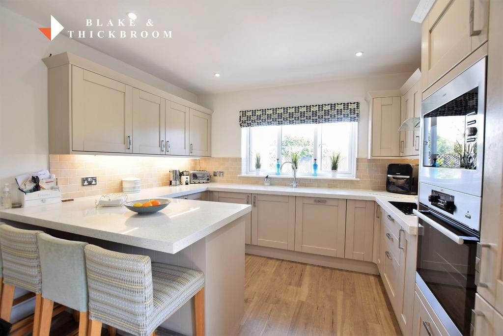 Kitchen breakfast room