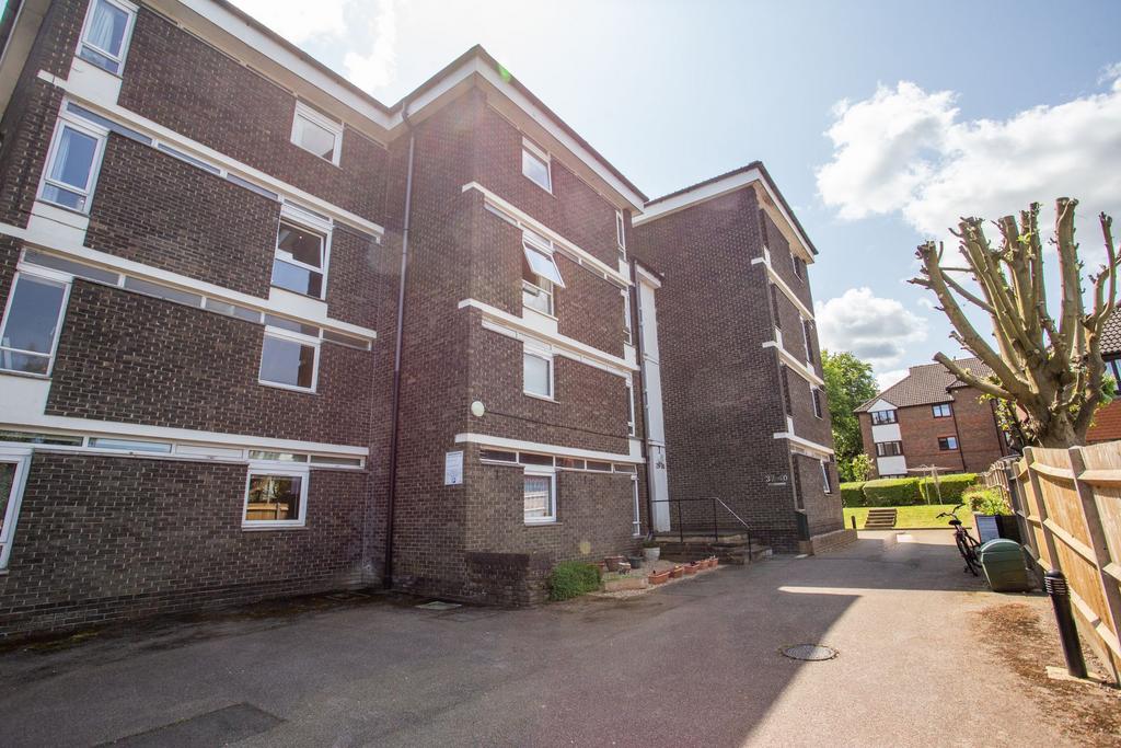New Dover Road, Canterbury, CT1 2 bed flat for sale £160,000