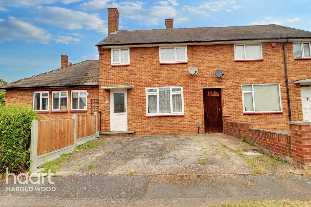 Dagnam Park Close, Romford 3 bed terraced house for sale £350,000