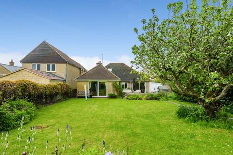 4 bedroom bungalow for sale, West End Gardens, Fairford, GL7