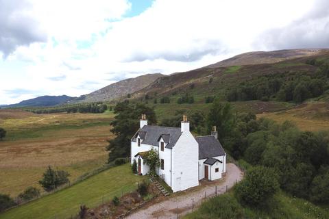 4 bedroom detached house for sale, Ballinluig Farm House, Aviemore