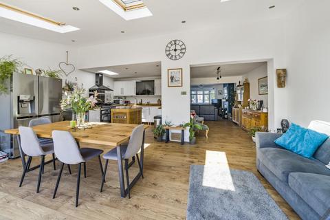 11 Cherry Tree Walk, West Wickham, BR4 9EE