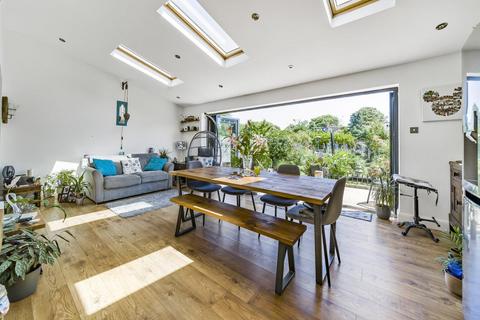 11 Cherry Tree Walk, West Wickham, BR4 9EE