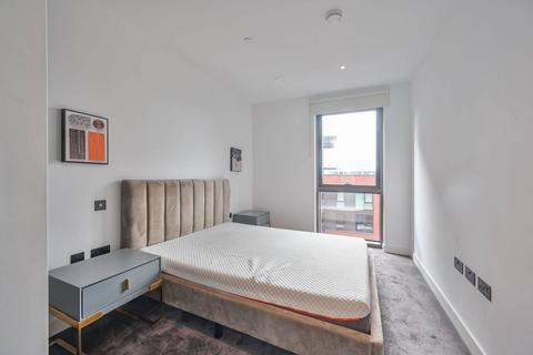 1 bedroom flat for sale, Viaduct Gardens, Nine Elms, London, SW11