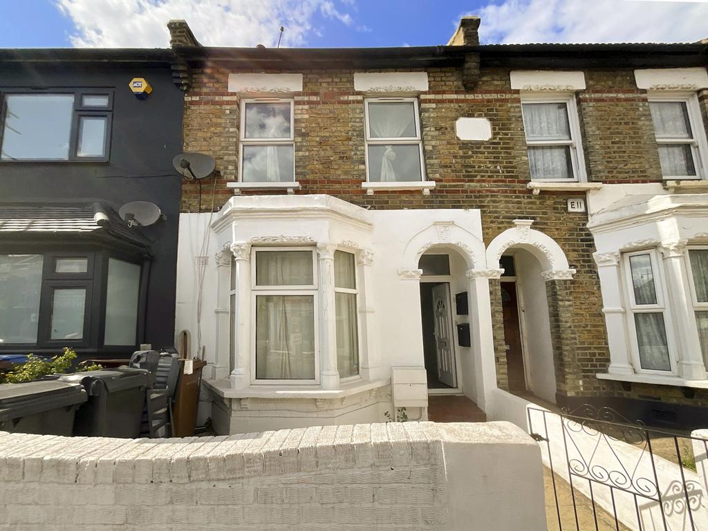 Cann Hall Road, London, E11 2 bed flat £360,000
