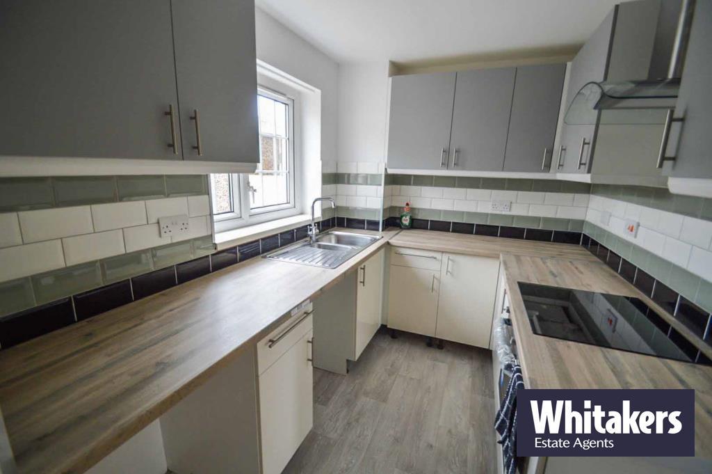 Manston Garth, Bransholme, Hull, HU7 3 bed end of terrace house to rent