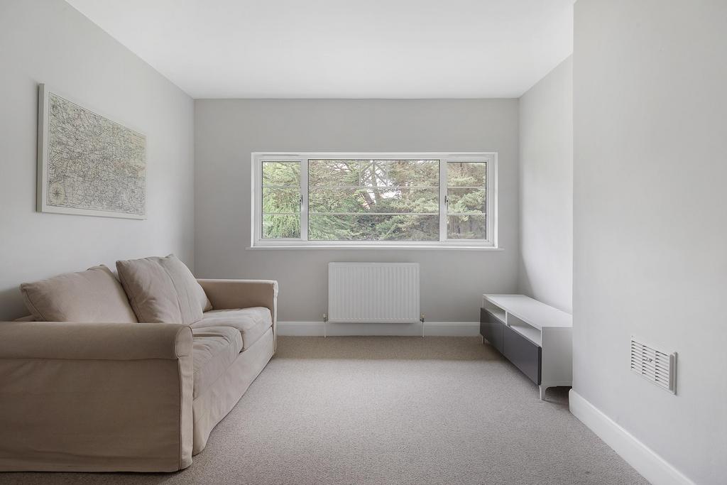 Popes Avenue, Twickenham, TW2 2 bed flat for sale £430,000