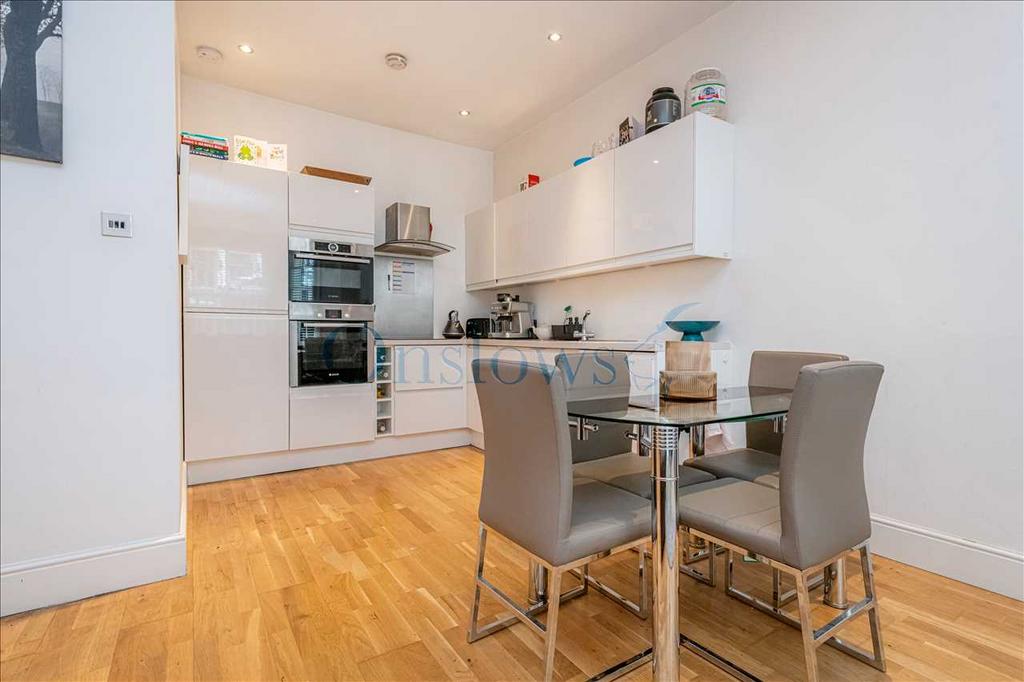 Apartment in London - More