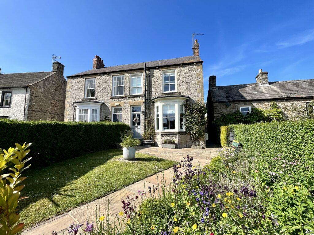 6 Grove Square, Leyburn 4 bed character property for sale £450,000