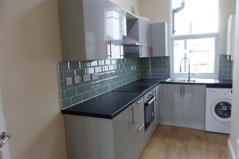 1 bedroom flat to rent, Holmesdale Road, London SE25