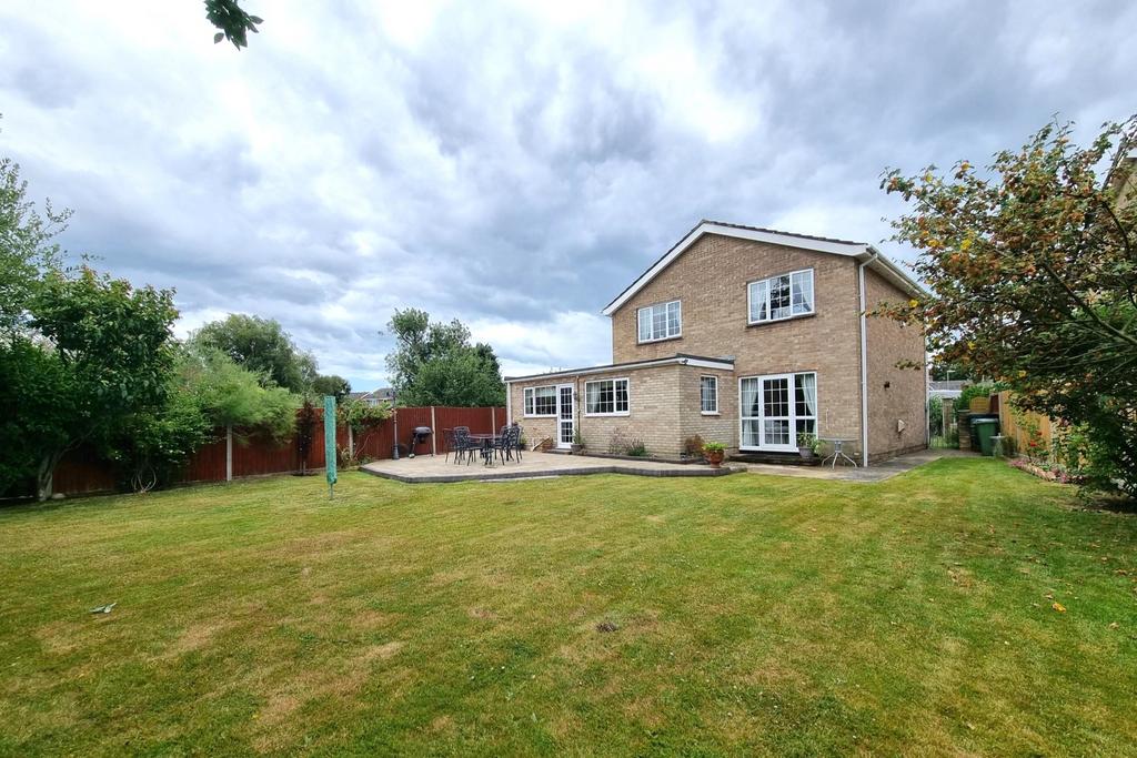 CHERRYGARTH ROAD, CATISFIELD 3 bed detached house for sale £575,000