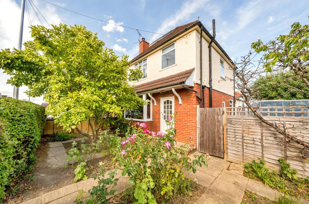 Beckingham Road, Guildford, Surrey, GU2 4 bed detached house for sale