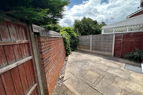 16 Duchy Close, Stretton, Burton-on-trent, DE13 0HU