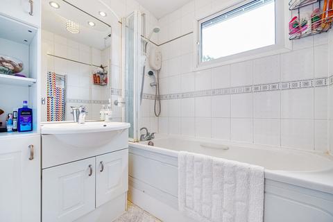 219 Park Barn Drive, Guildford, GU2 8EX
