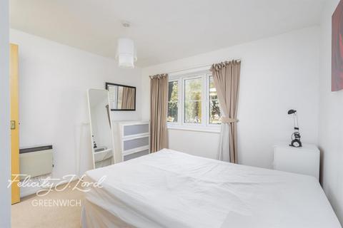 2 bedroom flat to rent, Brunswick Quay, SE16