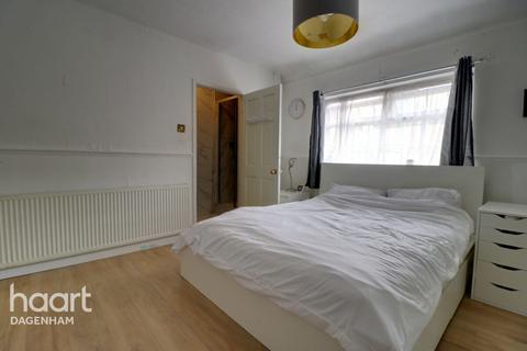 14 Hunters Square, Dagenham, RM10 8AZ