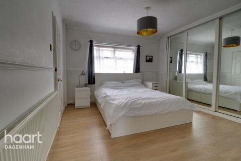 14 Hunters Square, Dagenham, RM10 8AZ