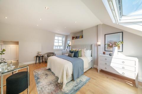 91a Replingham Road, London, SW18 5LU