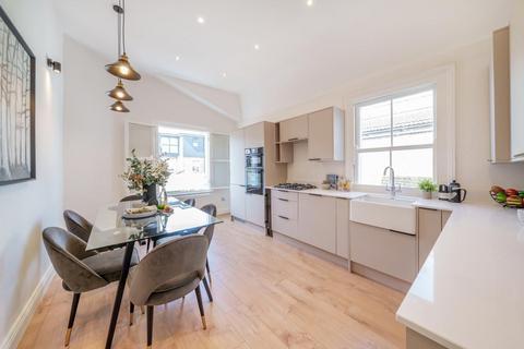 91a Replingham Road, London, SW18 5LU