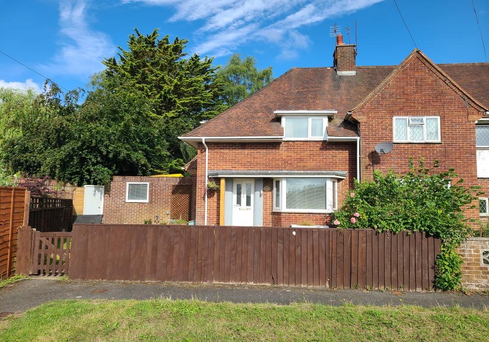 Players Crescent, Totton SO40 2 bed end of terrace house £275,000