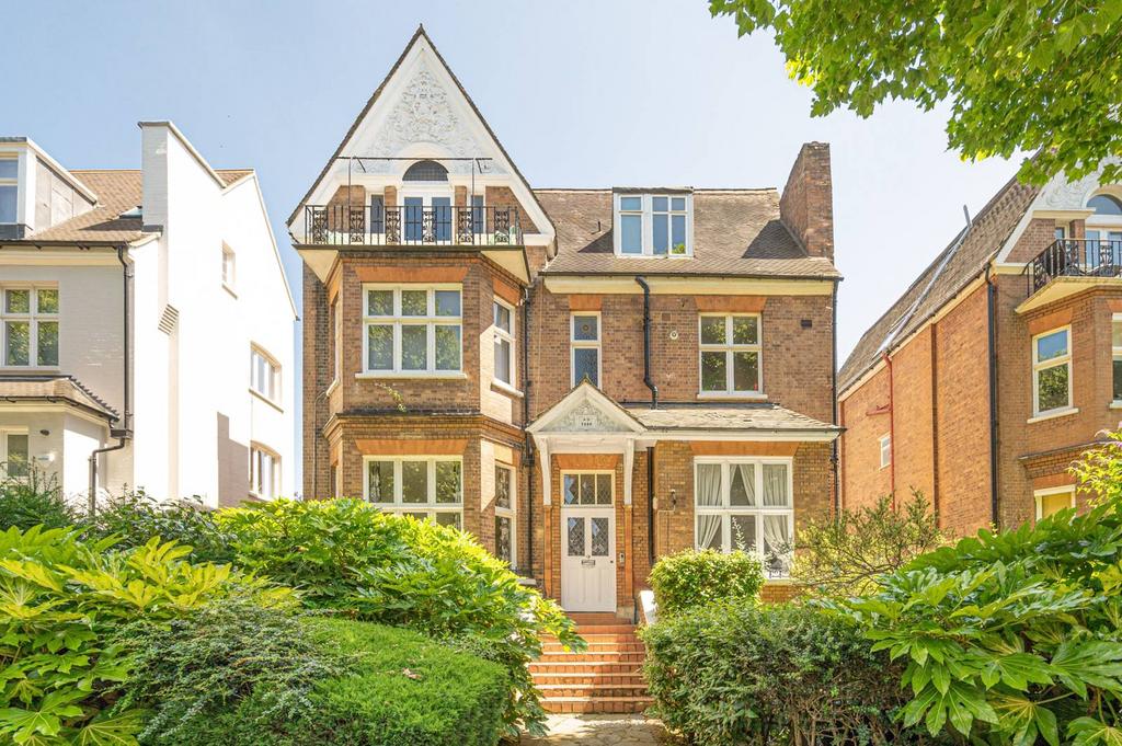 Maresfield Gardens, Hampstead, London, NW3 2 bed flat for sale £995,000