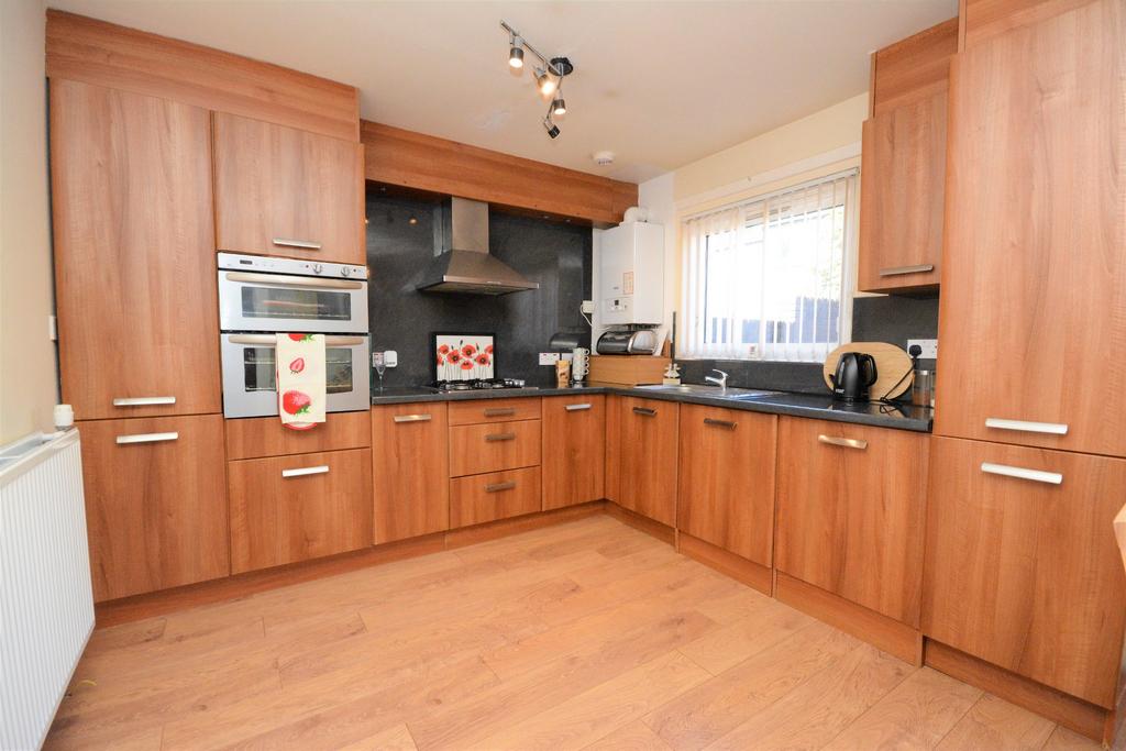 Beauly Court, Hallglen, Falkirk, Stirlingshire, FK1 2QP 3 bed bungalow