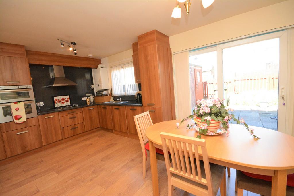 Beauly Court, Hallglen, Falkirk, Stirlingshire, FK1 2QP 3 bed bungalow
