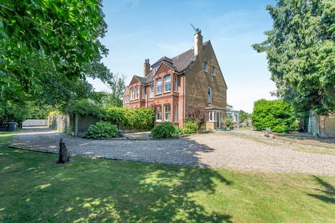 Coles Farm, Chequers Lane, Watford