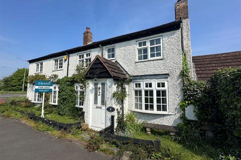 2 bedroom cottage for sale, Station Road, Wythall, B47 6AA