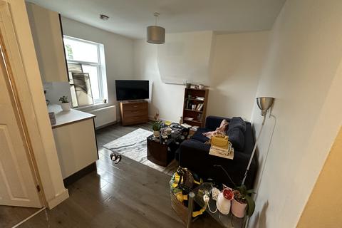 2 bedroom flat to rent, Gloucester Road, Horfield BS7
