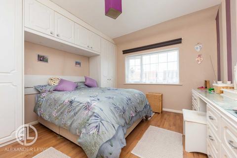 159 Mullway, Letchworth Garden City, SG6 4BG