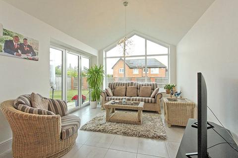 43 Hustlings Drive, Eastchurch, Sheerness, ME12 4JX