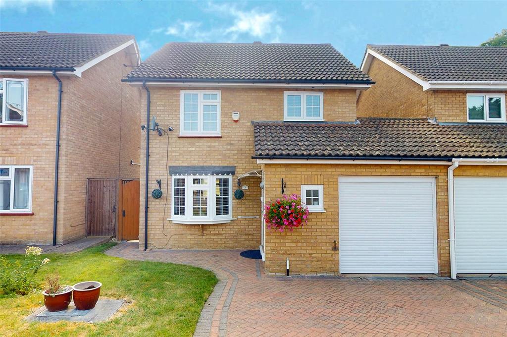 Roosevelt Road, LAINDON WEST... 3 bed detached house for sale £445,000
