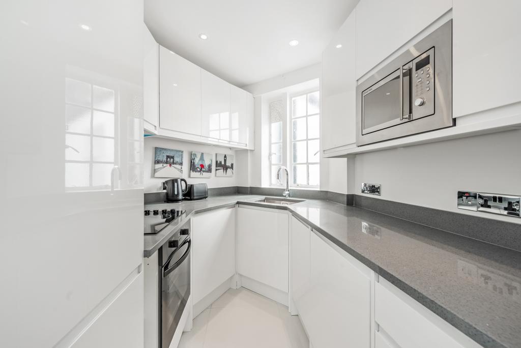 Kings Road Chelsea SW3 1 bed apartment to rent £2,816 pcm (£650 pw)