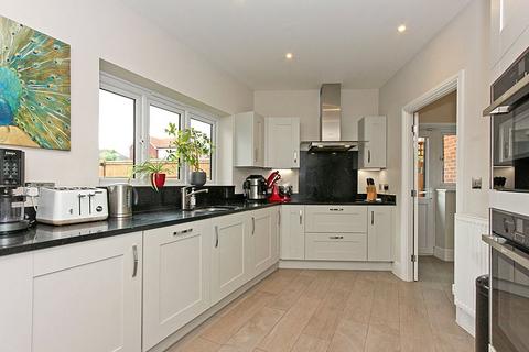 41 Hustlings Drive, Eastchurch, Sheerness, ME12 4JX