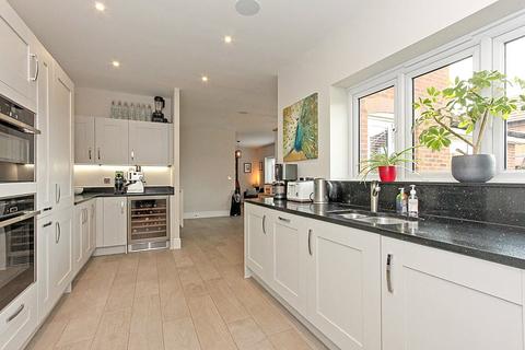 41 Hustlings Drive, Eastchurch, Sheerness, ME12 4JX