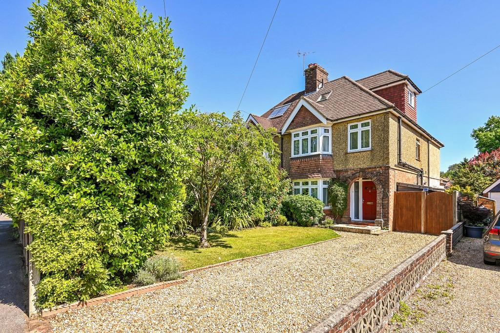 Bell Hill, Petersfield, Hampshire 4 bed semidetached house £800,000