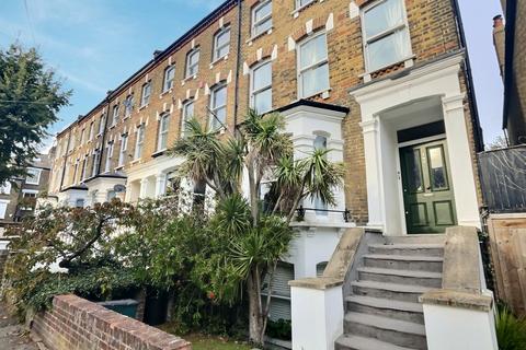 Highwood Road, Holloway, London, N19